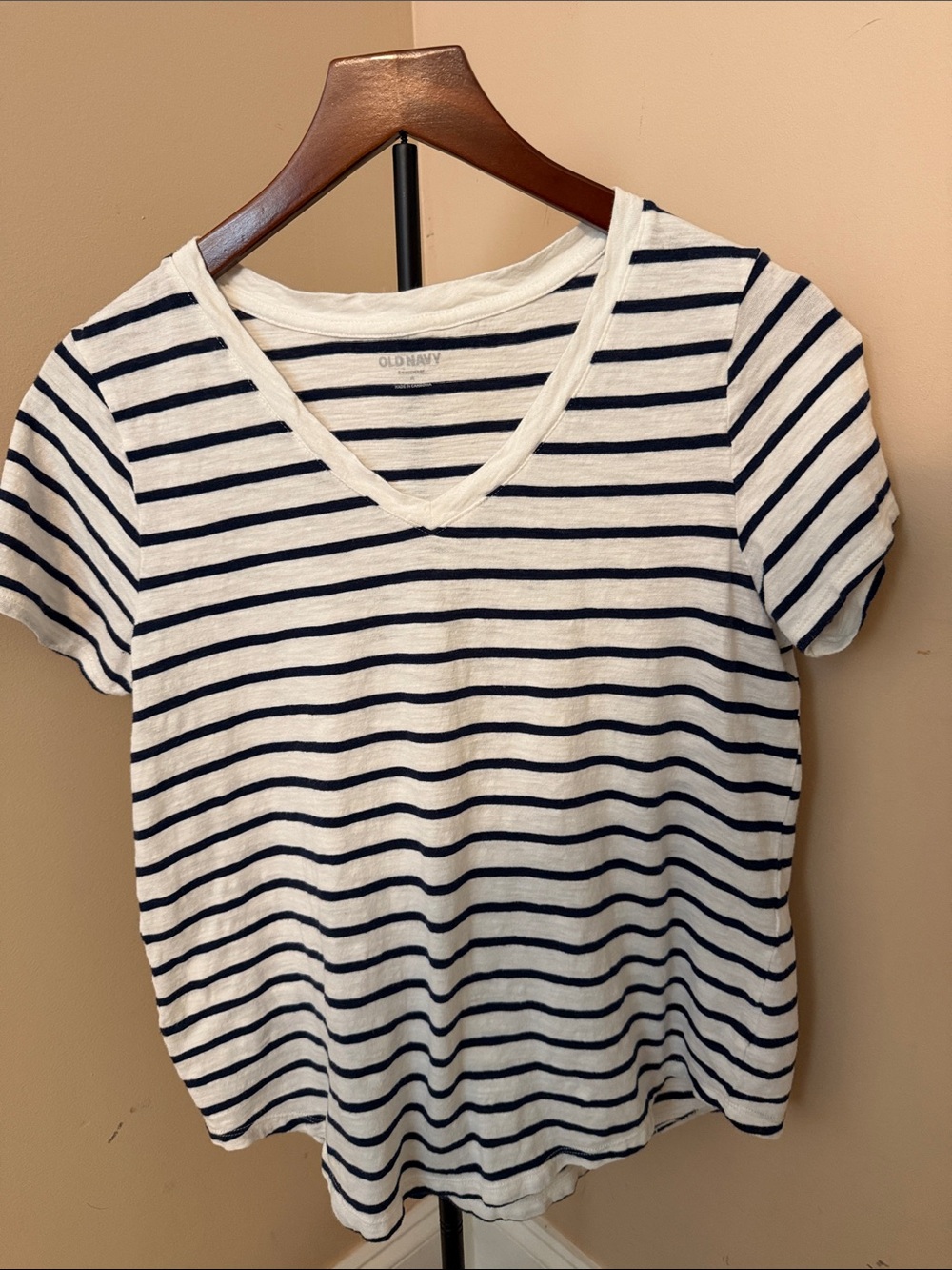 Old Navy White & Navy Striped V-Neck Short Sleeve Tee